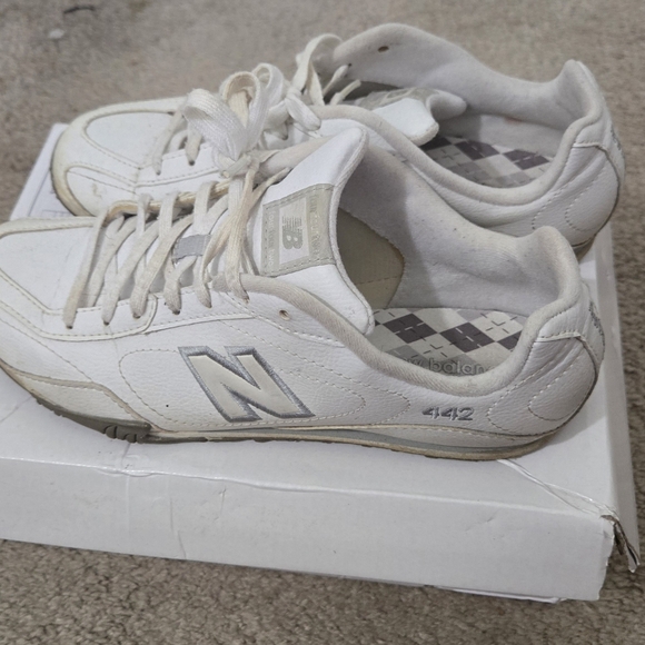 Sneakers - Picture 5 of 6